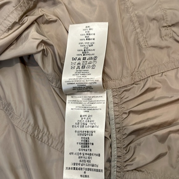 Authentic Burberry Trench - Picture 9 of 13